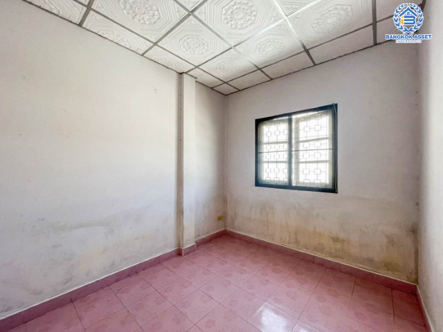 *****ทาวน์เฮ้าส์มือสองย่านนนทบุรี ม.สวีทโฮมปาร์ค บางกรวย-ไทรน้อย บนเนื้อที่ 16.2 ตร.ว. ฟังก์ชัน 3 ห้องนอน 2 ห้องน้ำ 1 ที่จอดรถ แถมฟรี! 2 เครื่องปรับอากาศ 1 เครื่องทำนำอุ่น ความเป็นส่วนตัวสูง สุดยอดทำเลขายดี! แต่ราคาเพียงล้านต้นๆ จองเลย